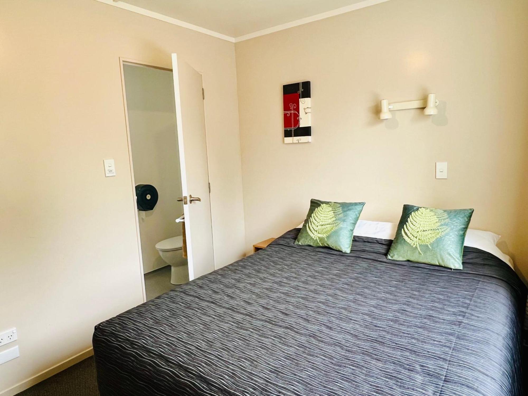 Seagulls Guesthouse Mount Maunganui Bagian luar foto