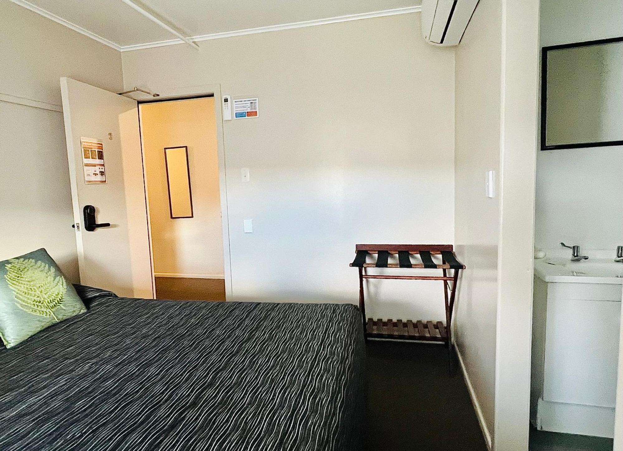 Seagulls Guesthouse Mount Maunganui Bagian luar foto