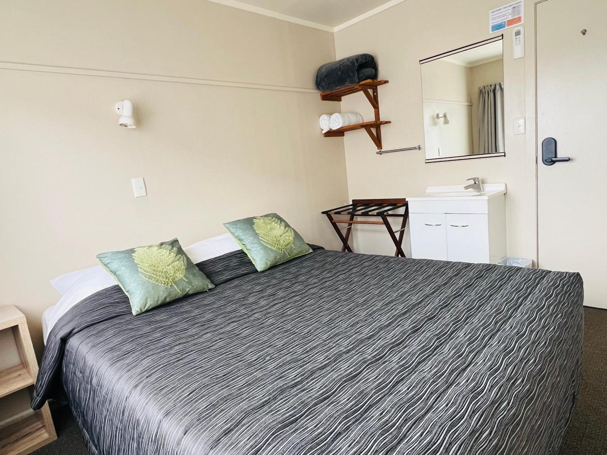 Seagulls Guesthouse Mount Maunganui Bagian luar foto