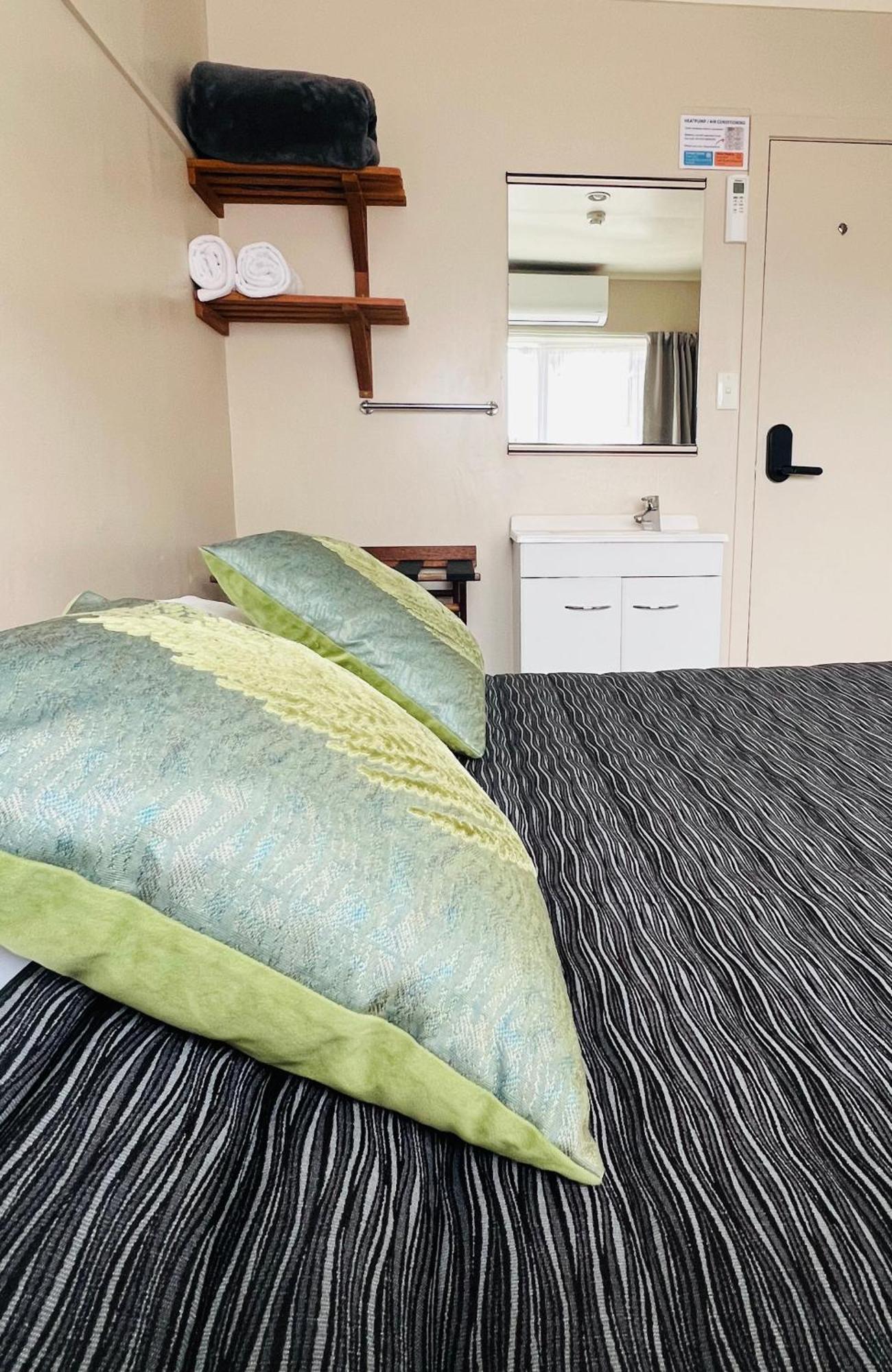 Seagulls Guesthouse Mount Maunganui Bagian luar foto