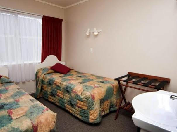 Seagulls Guesthouse Mount Maunganui Bagian luar foto